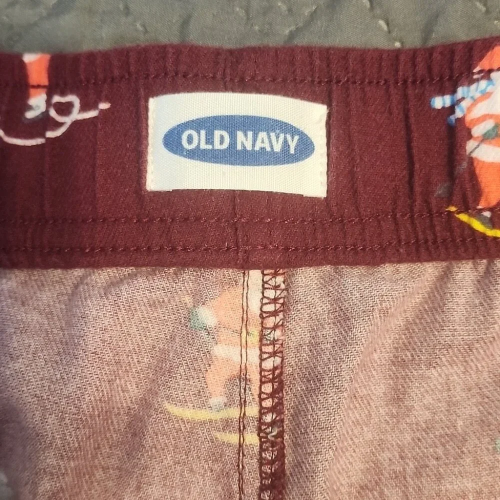 Old Navy Christmas print pajama pants size large